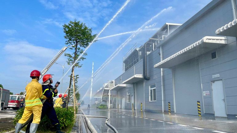 Bằng phương pháp, biện pháp, kỹ chiến thuật phù hợp cùng tinh thần chiến đấu dũng cảm không quản ngại khó khăn của các lực lượng, sự phối hợp chặt chẽ của các cơ quan, ban, ngành, đoàn thể trong tỉnh và các tỉnh lân cận, đám cháy tại Nhà máy Hyundai Thành Công 2 đã được dập tắt hoàn toàn, giảm thiểu tối đa thiệt hại về người và tài sản do cháy gây ra.