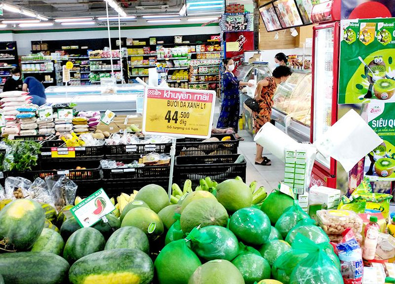 Giá các loại hàng hóa được kỳ vọng sẽ giảm sau khi giá xăng dầu hạ nhiệt. (Ảnh THU THẢO)