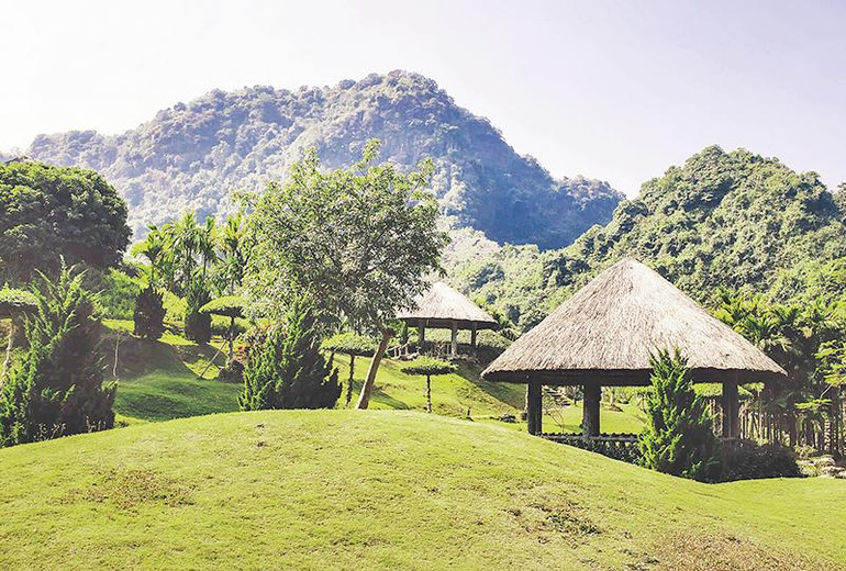 Sắc xanh yên bình là gam mầu chủ đạo của Khu du lịch sinh thái Thung Nham.