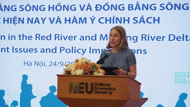 Trợ lý Đại diện Thường trú, Trưởng phòng Quản trị và tham gia, bà Sabina Stein phát biểu tại tọa đàm. Trợ lý Đại diện Thường trú, Trưởng phòng Quản trị và tham gia, bà Sabina Stein phát biểu tại tọa đàm.