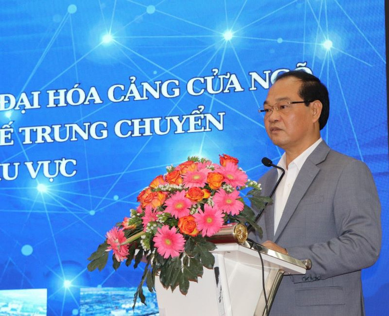 Ông Mai Ngọc Thuận, Phó Chủ tịch Hội đồng nhân dân tỉnh Bà Rịa-Vũng Tàu, Tổ trưởng tổ xây dựng đề án phát biểu tại hội nghị.