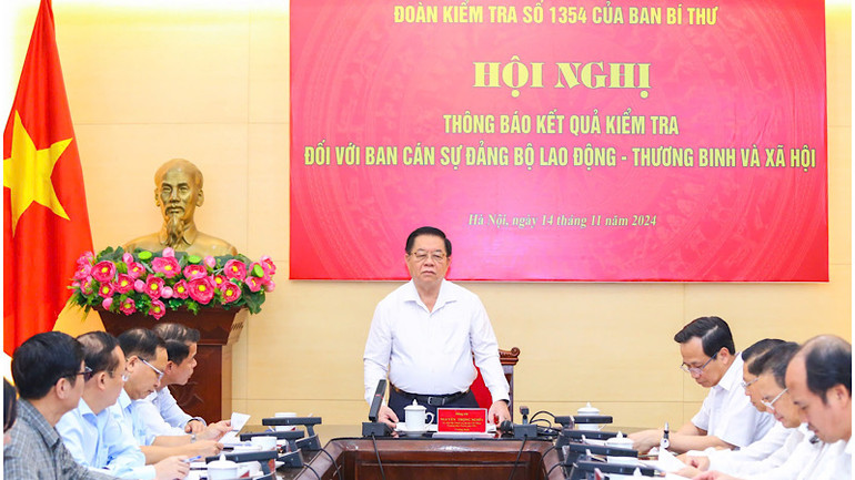 Đồng chí Nguyễn Trọng Nghĩa phát biểu tại Hội nghị. (Ảnh: Tống Giáp)