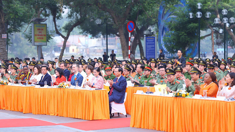 Toàn cảnh lễ phát động.