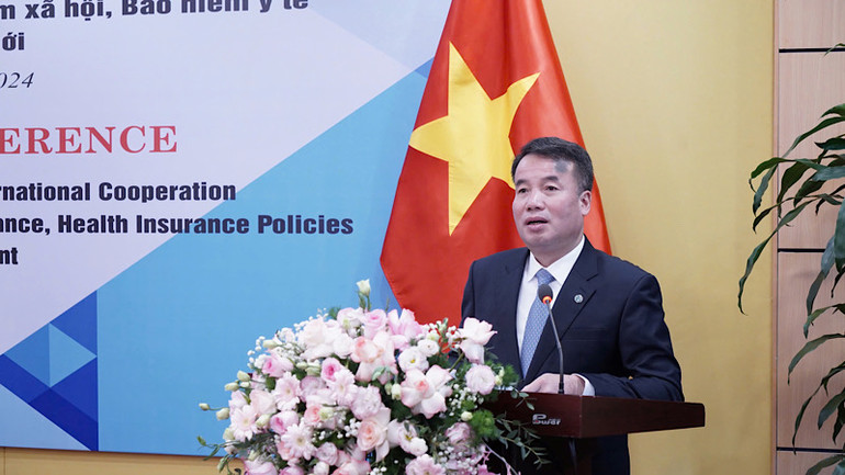 Tổng Giám đốc Bảo hiểm xã hội Việt Nam Nguyễn Thế Mạnh phát biểu tại Hội thảo.