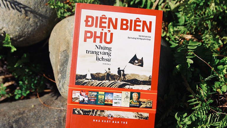 Bìa cuốn "Điện Biên Phủ- Những trang vàng lịch sử".
