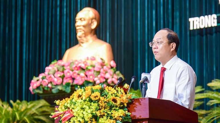 Đồng chí Nguyễn Hồ Hải, Phó Bí thư Thường trực Thành ủy Thành phố Hồ Chí Minh phát biểu tại hội nghị.