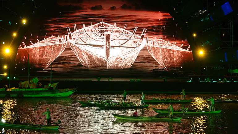 Một cảnh trong chương trình nghệ thuật Dòng sông kể chuyện tại Lễ hội sông nước Thành phố Hồ Chí Minh lần 1, năm 2023.