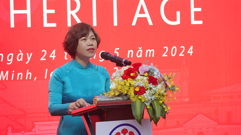 Bà Nguyễn Thị Bích Dung, Giám đốc Sở Ngoại vụ thành phố Hải Phòng phát biểu khai mạc triển lãm.