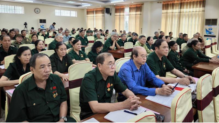 Các cựu thanh niên xung phong tiêu biểu dự Hội nghị cựu thanh niên xung phong làm kinh tế giỏi.