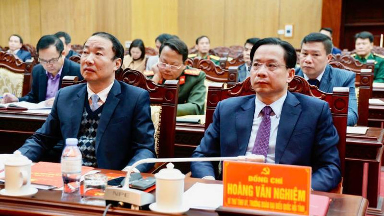 Lãnh đạo Tỉnh ủy Lạng Sơn cùng các đại biểu tham dự hội nghị.