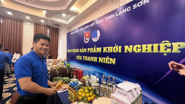 Nhiều sản phẩm khởi nghiệp của thanh niên các địa phương trong tỉnh được trưng bày tại các ngày lễ hội.