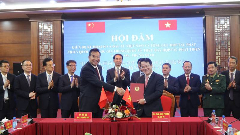 Trong chương trình hội đàm, Bộ Kế hoạch và Đầu tư (Việt Nam) và Tổng cục Hợp tác phát triển quốc tế quốc gia (Trung Quốc) đã Ký kết bản ghi nhớ về việc thúc đẩy thí điểm xây dựng cửa khẩu thông minh tại cặp cửa khẩu Hữu Nghị (Việt Nam) - Hữu Nghị Quan (Trung Quốc).