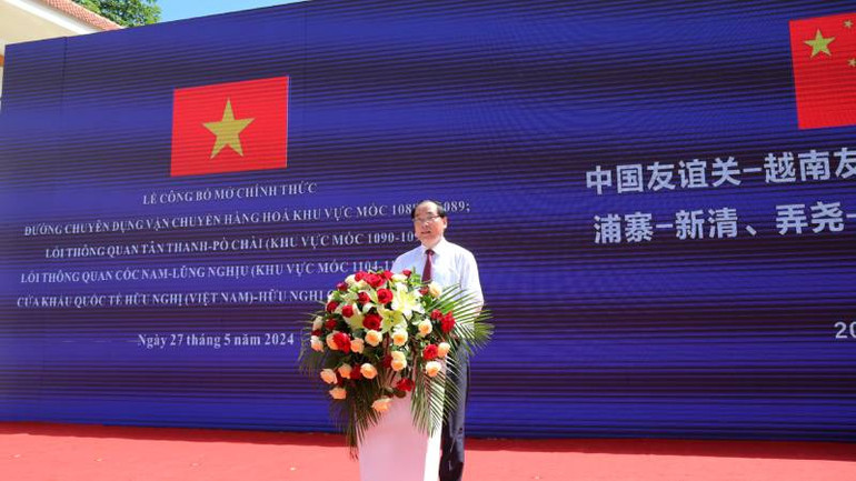 Phó Chủ tịch Ủy ban nhân dân tỉnh Lạng Sơn phát biểu tại lễ công bố mở chính thức đường vận chuyển chuyên dụng hàng hóa. Phó Chủ tịch Ủy ban nhân dân tỉnh Lạng Sơn phát biểu tại lễ công bố mở chính thức đường vận chuyển chuyên dụng hàng hóa.