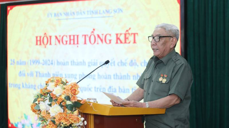 Ông Nguyễn Anh Nhưỡng Chủ tịch Hội cựu thanh niên xung phong tỉnh Lạng Sơn phát biểu tham luận tại buổi tổng kết.