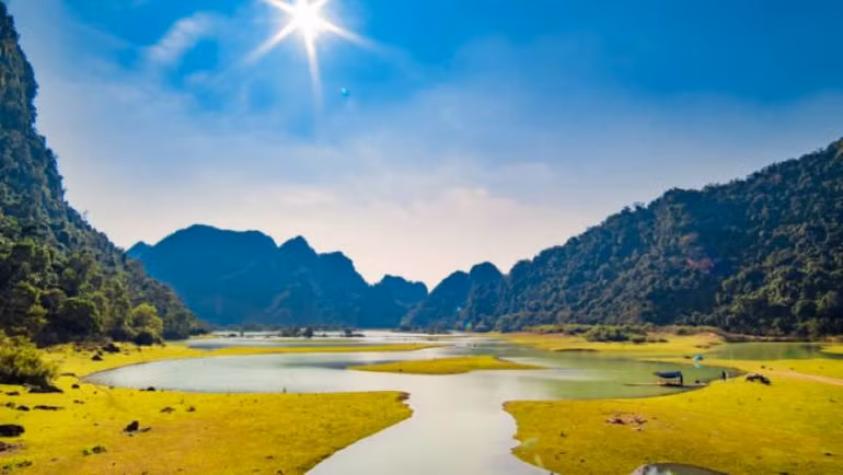 Phong cảnh thiên nhiên tươi đẹp ở thảo nguyên Đồng Lâm, Hữu Liên, Hữu Lũng, (Lạng Sơn). Phong cảnh thiên nhiên tươi đẹp ở thảo nguyên Đồng Lâm, Hữu Liên, Hữu Lũng, (Lạng Sơn).