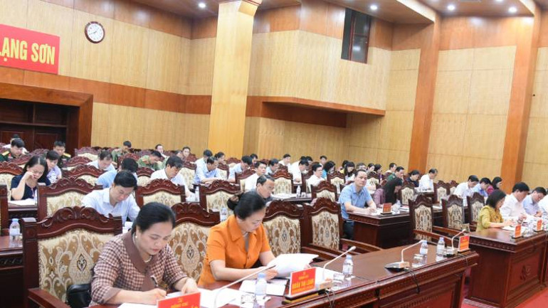 Các đại biểu tham dự hội nghị.