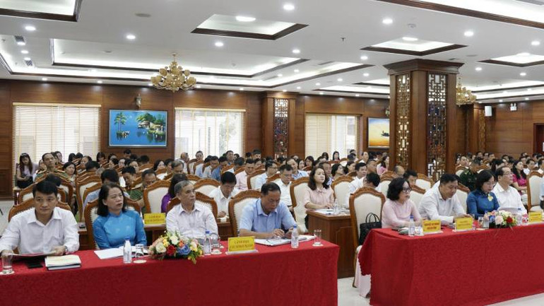 Lãnh đạo các sở, ban ngành, các tổ chức chính trị xã hội của tỉnh tham dự.