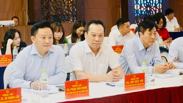 Đại diện lãnh đạo các ban, cơ quan Đảng ở Trung ương dự Hội thảo.