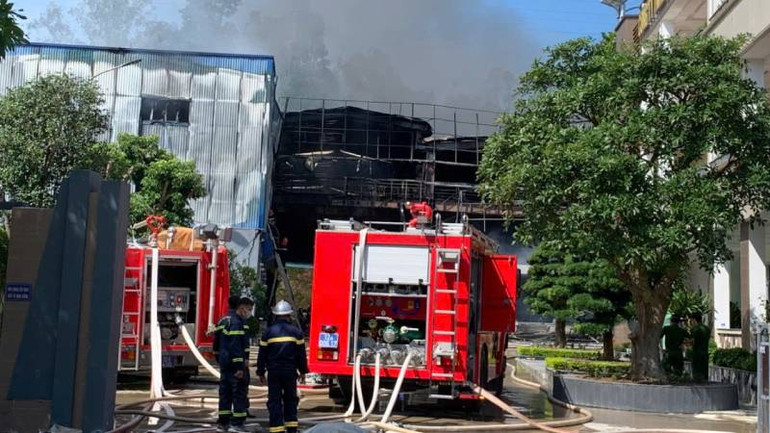 Các lực lượng phòng cháy, chữa cháy đã khống chế được đám cháy.