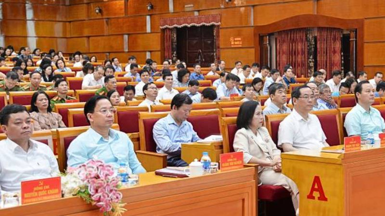 Các đại biểu tham dự hội nghị triển khai tại điểm cầu Hội trường Tỉnh ủy Lạng Sơn. Các đại biểu tham dự hội nghị triển khai tại điểm cầu Hội trường Tỉnh ủy Lạng Sơn.