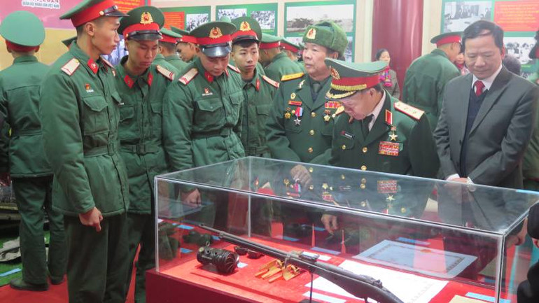 Đại diện lãnh đạo tỉnh tham dự trưng bày chuyên đề. Đại diện lãnh đạo tỉnh tham dự trưng bày chuyên đề.