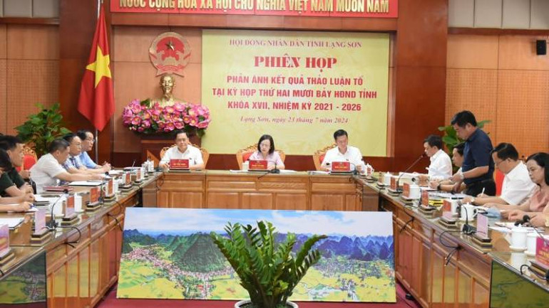 Các đại biểu tại phiên chất vấn kết quả thảo luận tại tổ. Các đại biểu tại phiên chất vấn kết quả thảo luận tại tổ.