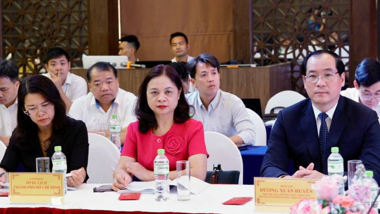 Đại diện lãnh đạo Bộ Văn hóa, Thể thao và Du lịch và lãnh đạo Ủy ban nhân dân tỉnh Lạng Sơn cùng các tỉnh vùng Đông bắc tham dự hội thảo.