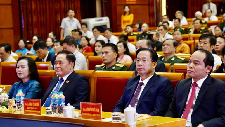 Lãnh đạo Tỉnh ủy, Hội đồng nhân dân, Ủy ban nhân dân tỉnh và các thành viên Mặt trận dự Đại hội.