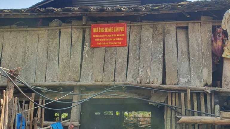 Ngôi nhà ông Hoàng Văn Phù, nhiều hạng mục đã xuống cấp nghiêm trọng. Ngôi nhà ông Hoàng Văn Phù, nhiều hạng mục đã xuống cấp nghiêm trọng.