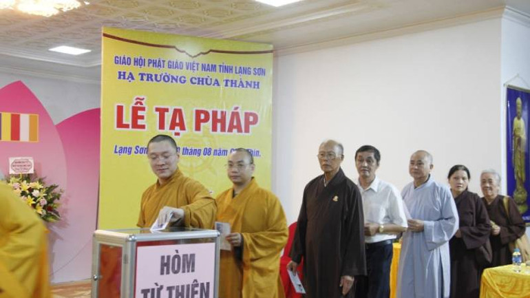 Các Chư tăng, phật tử Giáo hội phật giáo tỉnh Lạng Sơn phát động quyên góp ủng hộ người dân bị ảnh hưởng bão số 3.