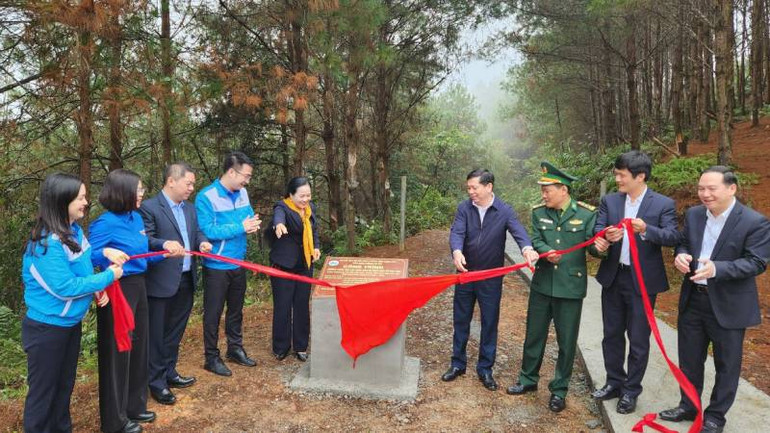 Ban tổ chức Chương trình khánh thành công trình "Đường kiểm tra cột mốc bảo vệ biên giới số 986".