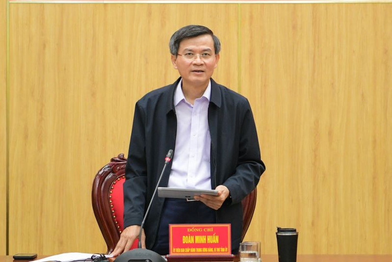 Đồng chí Đoàn Minh Huấn, Ủy viên Trung ương Đảng, Bí thư Tỉnh ủy Ninh Bình phát biểu kết luận Hội nghị. (Ảnh: Trường Giang)