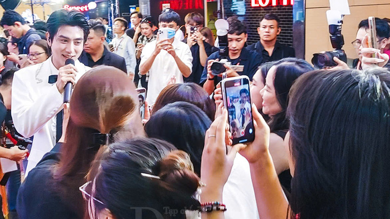 Đông đảo khán giả đến dự lễ khai mạc Liên hoan Phim Thái Lan tại Việt Nam năm nay. (Ảnh Hữu Long).