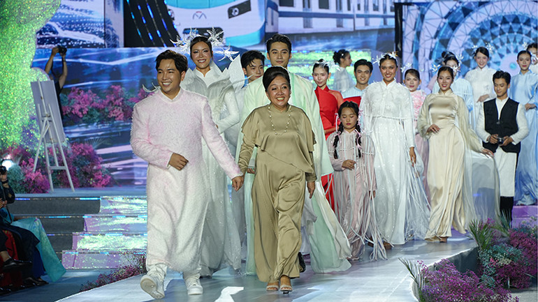 Bộ sưu tập “Lập nghiệp” của nhà thiết kế Ivan Trần. (Ảnh: BTC)