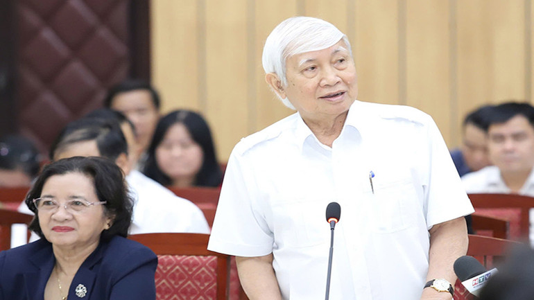 Đồng chí Phan Xuân Biên, Phó Chủ tịch Hội Khoa học Lịch sử Việt Nam, phát biểu tại hội thảo.