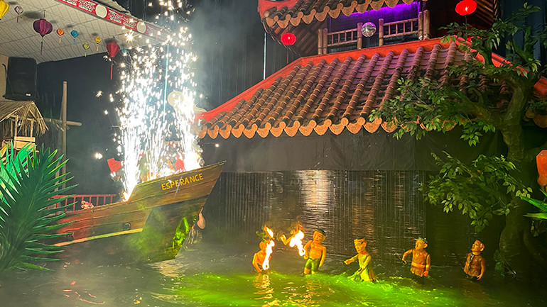 Vở rối nước "Anh hùng Nguyễn Trung Trực" của Nhà hát nghệ thuật Phương Nam được giới thiệu bình chọn 50 tác phẩm văn học nghệ thuật nổi bật của thành phố.