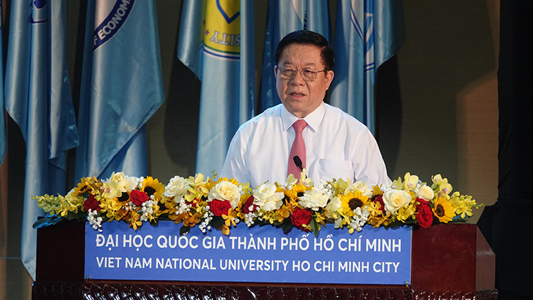 Đồng chí Nguyễn Trọng Nghĩa, Ủy viên Bộ Chính trị, Bí thư Trung ương Đảng, Trưởng Ban Tuyên giáo và Dân Vận Trung ương phát biểu chỉ đạo tại hội nghị.