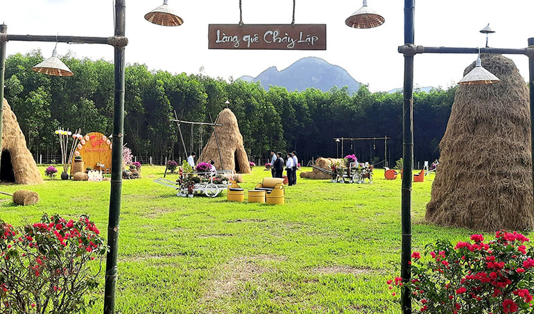 Khu du lịch Chày Lập, huyện Bố Trạch (Quảng Bình) phục vụ du khách dịp Tết Nguyên đán Giáp Thìn 2024. (Ảnh: HƯƠNG GIANG)