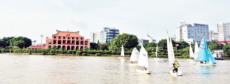 Thành phố Hồ Chí Minh đang đứng trước cơ hội tăng tốc phát triển. (Ảnh: MẠNH HẢO)