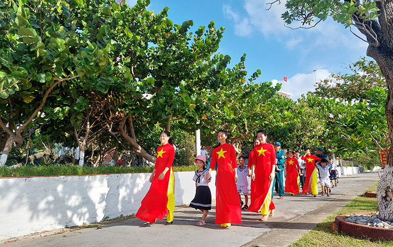 Xuân về trên đảo Song Tử Tây thuộc xã đảo Song Tử. Xuân về trên đảo Song Tử Tây thuộc xã đảo Song Tử.