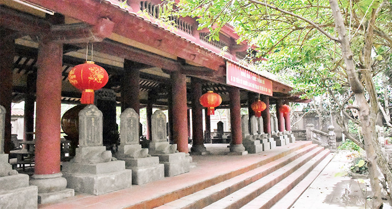 Nhà bia, ghi danh 36 vị tiến sĩ làng Mộ Trạch. Nhà bia, ghi danh 36 vị tiến sĩ làng Mộ Trạch.