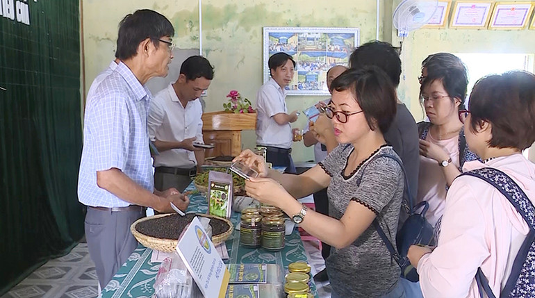 Tiêu Cùa và sản phẩm cao dược liệu ở huyện Cam Lộ (Quảng Trị) lên sàn thương mại điện tử. Tiêu Cùa và sản phẩm cao dược liệu ở huyện Cam Lộ (Quảng Trị) lên sàn thương mại điện tử.