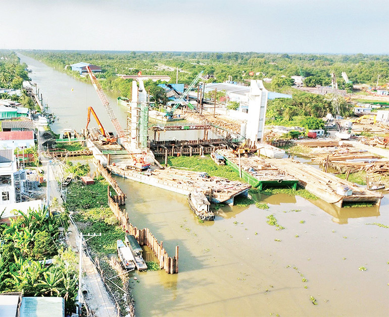 Công trường thi công cầu Rạch Miễu 2.