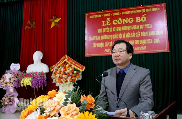 Đồng chí Hoàng Khắc Tiệp, Chủ tịch Ủy ban nhân dân huyện Nho Quan, phát biểu tại Lễ công bố quyết định thành lập xã Phúc Sơn.