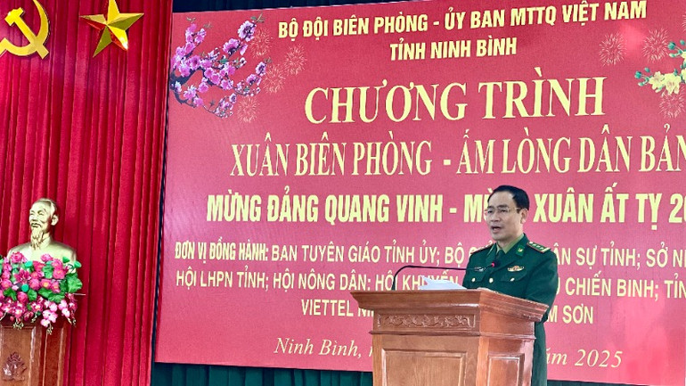 Chính ủy Bộ đội Biên phòng tỉnh Ninh Bình Nguyễn Quốc Việt phát biểu tại chương trình.