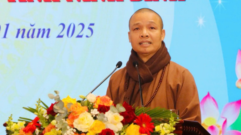Thượng toạ Thích Minh Quang, Ủy viên thư ký Hội đồng trị sự, Giáo hội Phật giáo Việt Nam, Trưởng ban Trị sự Giáo hội Phật giáo Việt Nam tỉnh Ninh Bình phát biểu tại buổi gặp mặt.