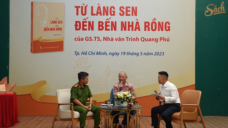 GS.TS, Nhà văn Trình Quang Phú giao lưu tại Đường Sách Thành phố Hồ Chí Minh.