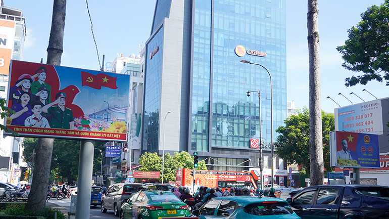 Pano lớn được đặt trên đường Trương Định, Quận 3.