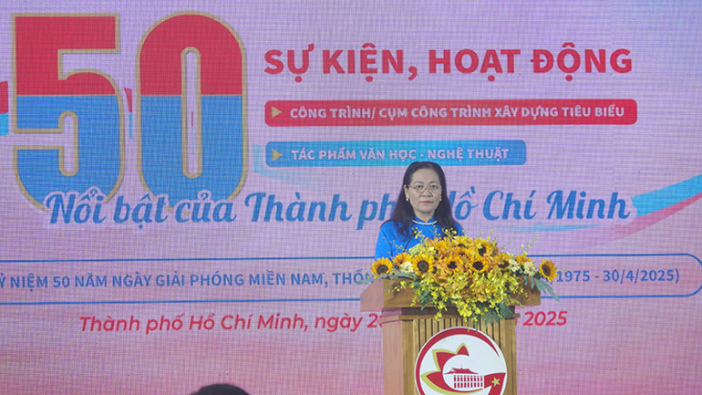 Đồng chí Nguyễn Thị Lệ, Phó Bí thư Thành ủy, Chủ tịch Hội đồng nhân dân Thành phố Hồ Chí Minh phát biểu khai mạc triển lãm. (Ảnh M.H)