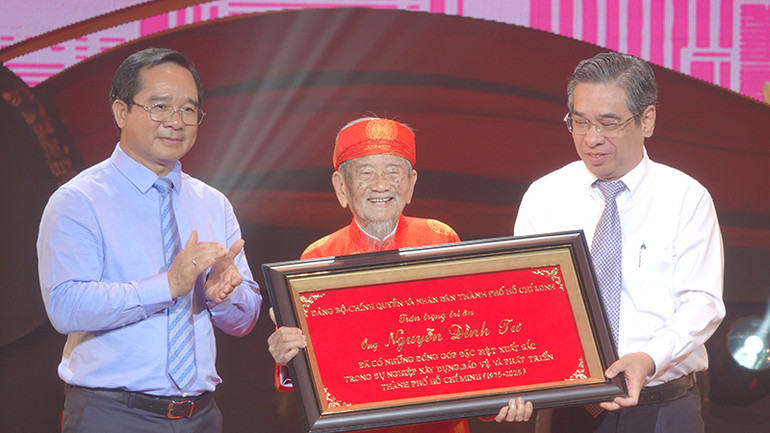 Nhà nghiên cứu Nguyễn Đình Tư là một trong 60 cá nhân tiêu biểu trong sự nghiệp xây dựng và phát triển Thành phố Hồ Chí Minh (1975-2025). (Ảnh M.H)